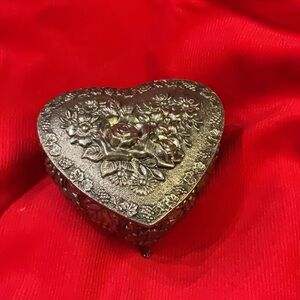 Vintage Heart shaped Trinket / Jewelry Box approx 2.5” Red felt Silver plated
